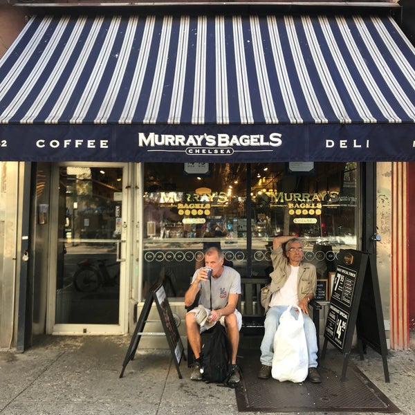 รูปภาพถ่ายที่ Murray&#39;s Bagels โดย Jeroen B. เมื่อ 9/3/2018