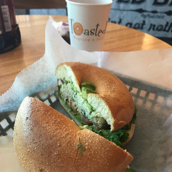 Photo taken at Toasted Bagelry &amp; Deli by Jeroen B. on 8/21/2018