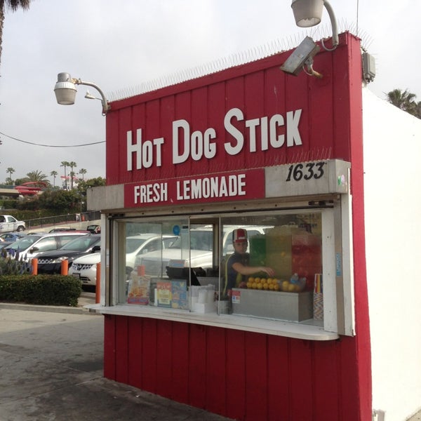 รูปภาพถ่ายที่ Hot Dog on a Stick โดย Bryce เมื่อ 4/7/2013
