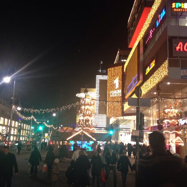 รูปภาพถ่ายที่ Forum Steglitz โดย Mademoiselle C. เมื่อ 12/19/2013