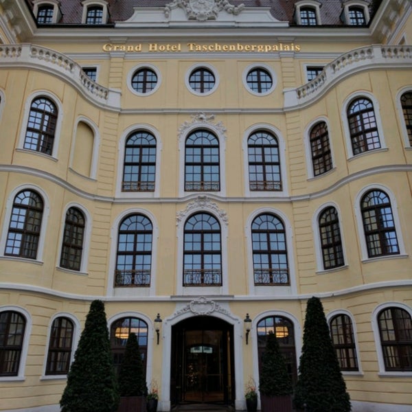 Foto scattata a Hotel Taschenbergpalais Kempinski da Athirach H. il 4/7/2017