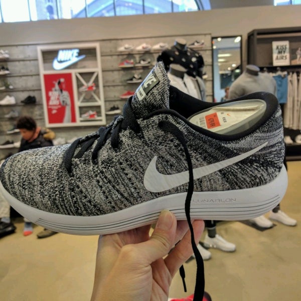 Nike - Goods Retail in Hamburg
