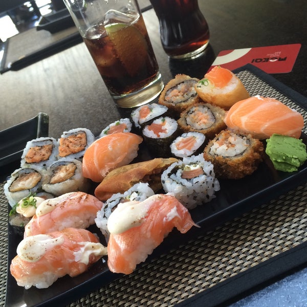 Foto tirada no(a) Mokai Sushi Lounge Bar por Ivo L. em 4/28/2015