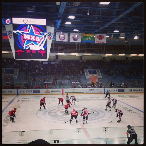 Дворец спорта парковка. ДИВС парковка Екатеринбург. Ступино дворец спорта парковка. Концерты во Дворце спорта на Большакова Екатеринбург. Парикмахерская Екатеринбург на Большакова против дворца спорта.