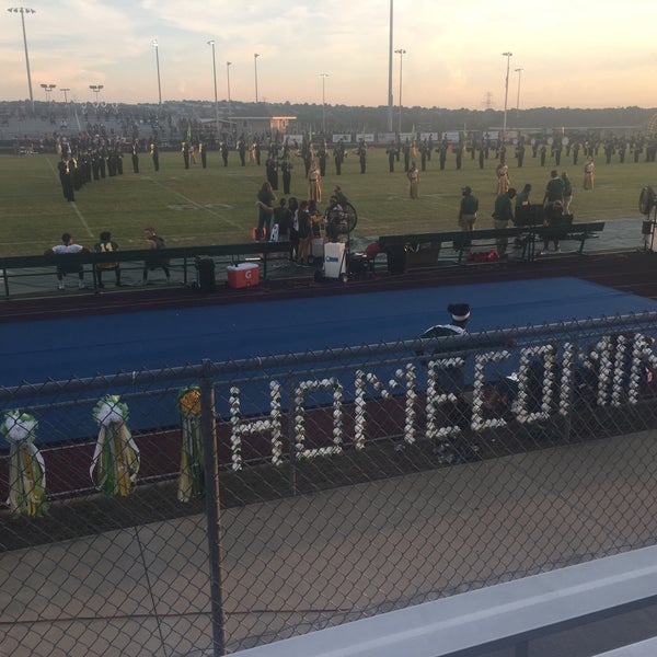 Photos at Lake Minneola High School 3 tips from 237 visitors