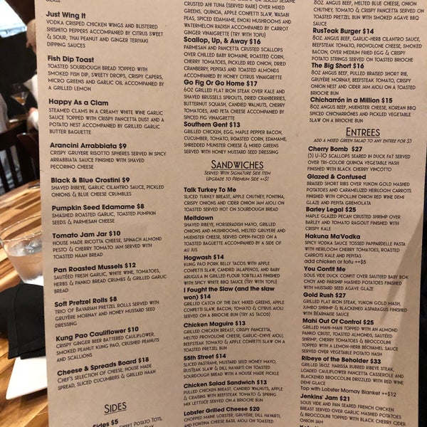12/14/2019 tarihinde Joe B.ziyaretçi tarafından RusTeak Restaurant And Wine Bar'de çekilen fotoğraf
