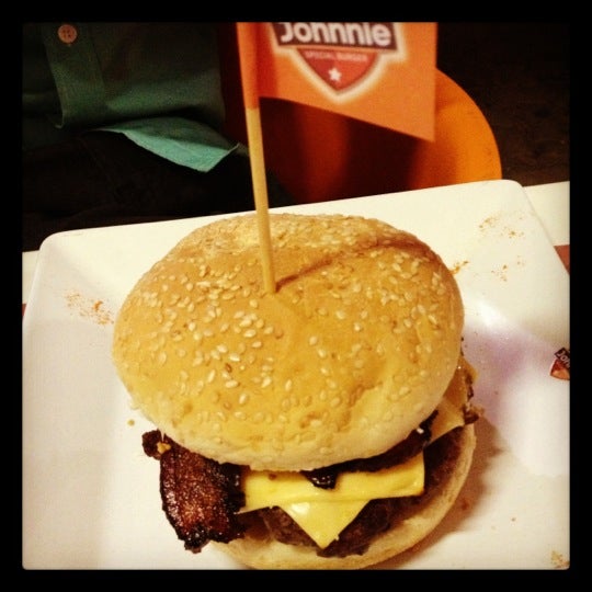 Photo prise au Johnnie Special Burger par Mi&#39; le10/28/2012