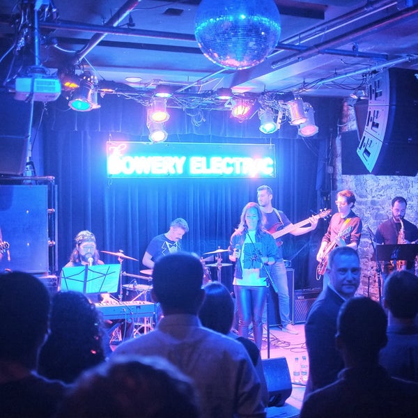 Foto tirada no(a) The Bowery Electric por Matthew H. em 6/1/2018