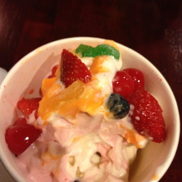 Photo taken at Bamboo Frozen Yogurt Café by Lisa on 2/15/2013