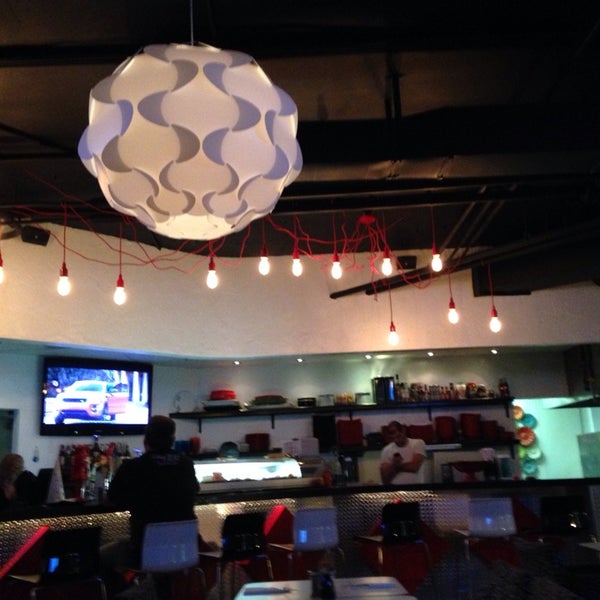 Foto tirada no(a) Rice and Dough Restaurant and Wine Bar por Mike B. em 12/8/2013