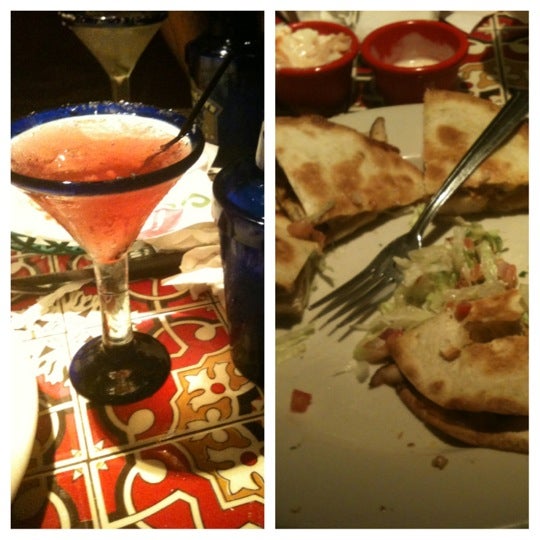 Photo taken at Chili&#39;s Grill &amp; Bar by Isa F. on 10/10/2012