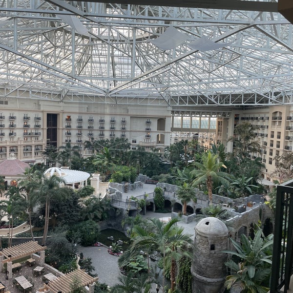 Photo taken at Gaylord Palms Resort &amp; Convention Center by Nes on 2/9/2024