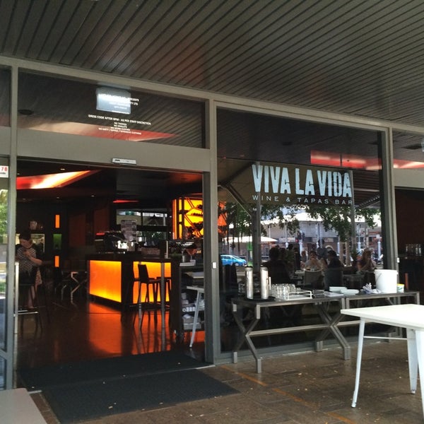 10/1/2014にKonstantinos Z.がViva La Vida Wine &amp; Tapas Barで撮った写真