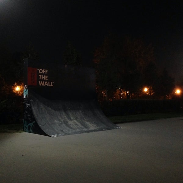 Скейт парк vans off the Wall
