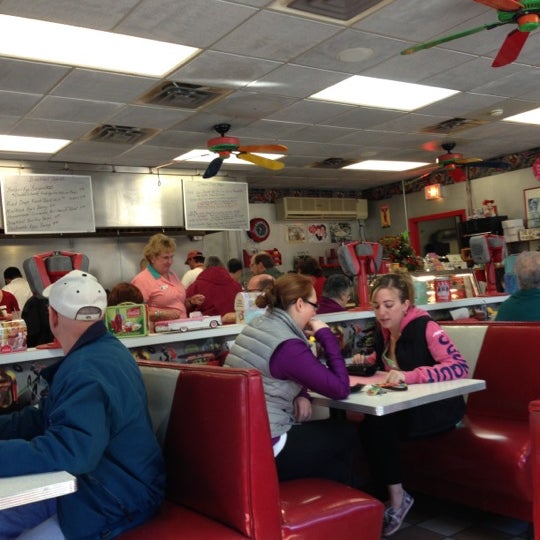 Photo taken at Dream Diner by Ron F. on 12/15/2012