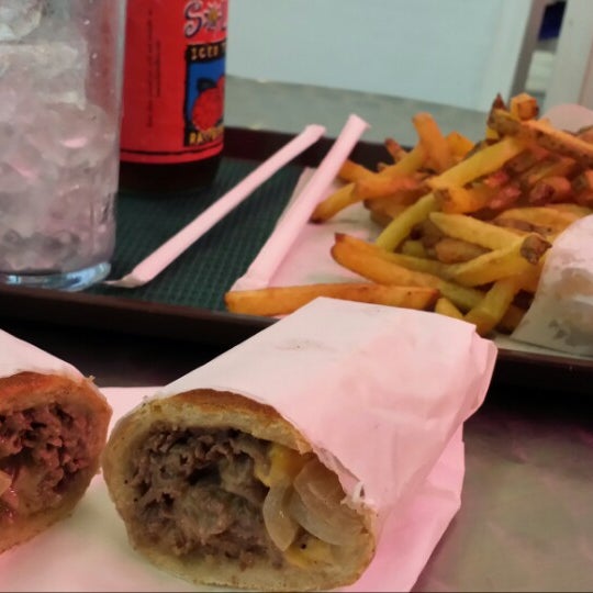 Photo prise au Elbert&#39;s Cheesesteak Sandwiches par Nano G. le9/2/2013