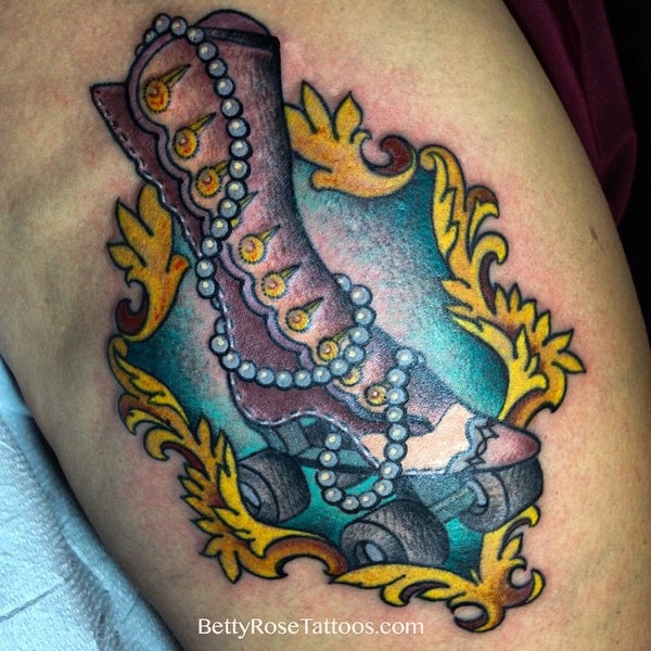 Foto scattata a Eight of Swords Tattoo da Cory C. il 11/30/2014