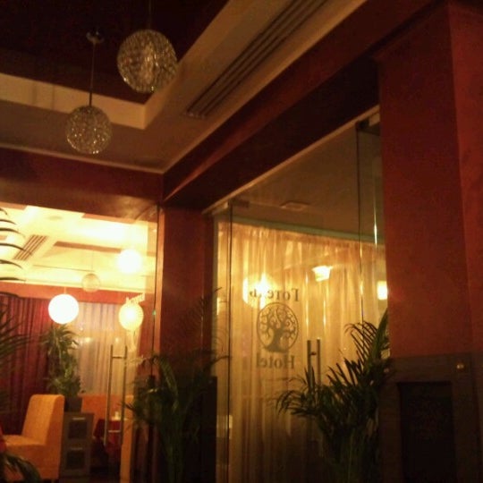 Foto diambil di Terra Nova Hotel-Restaurant oleh Yana V. pada 11/14/2012