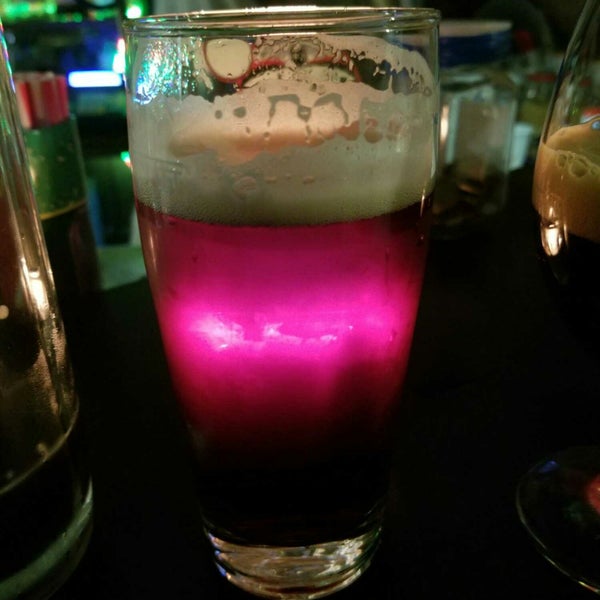 Foto tirada no(a) STart Hungarian Craft Beer Bar por Michael F. em 2/16/2018