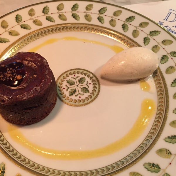 Foto diambil di The Dessert Club by ChikaLicious oleh Anh pada 7/9/2015
