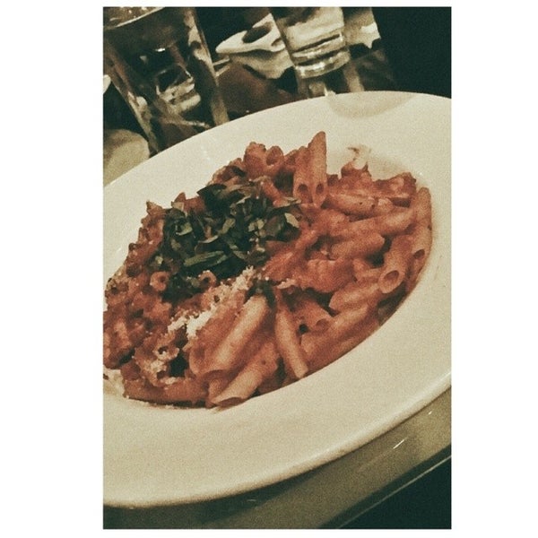 Das Foto wurde bei Carmine’s Italian Restaurant &amp; Bar von Alexis E. am 5/31/2014 aufgenommen