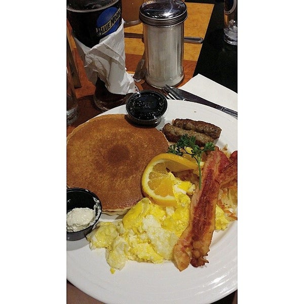 Das Foto wurde bei Pipers Restaurant von Alexis E. am 8/17/2014 aufgenommen