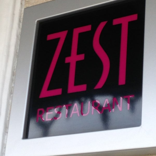 5/12/2013 tarihinde Mecitziyaretçi tarafından Zest Restaurant'de çekilen fotoğraf