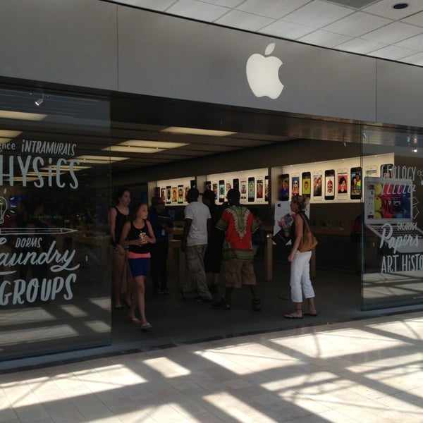 Photos at Apple Willowbrook Electronics Store in Wayne
