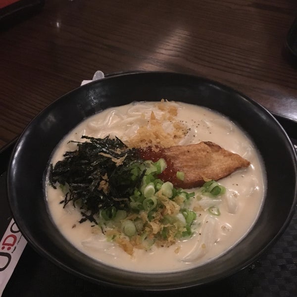 Photo taken at U:Don Fresh Japanese Noodle Station by Jenny T. on 8/30/2019