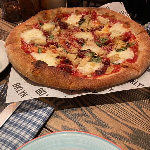 1/9/2021 tarihinde Sasha K.ziyaretçi tarafından Brooklyn Pizza Pie'de ...