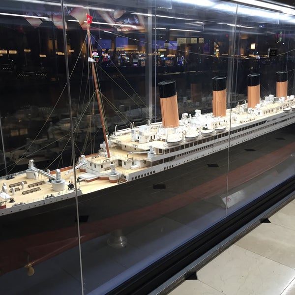 Снимок сделан в Titanic: The Artifact Exhibition пользователем Dan 1/27/2016
