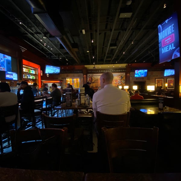 Photo taken at BJ&#39;s Restaurant &amp; Brewhouse by Marcelo B. on 1/30/2020