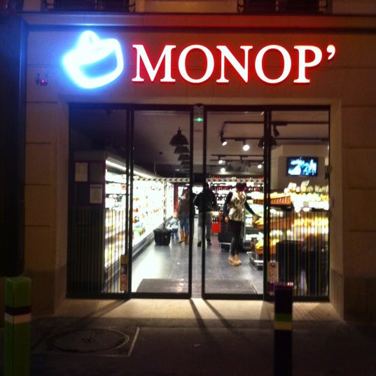 Foto diambil di Monop&#39; oleh YES S CLUB pada 10/19/2012