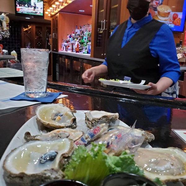 Снимок сделан в Deanie&#39;s Seafood Restaurant in the French Quarter пользователем Ron W. 8/14/2021