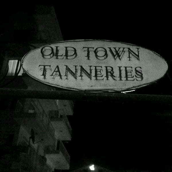 Foto tirada no(a) Old Town Tanneries por Ipek ö. em 9/16/2016