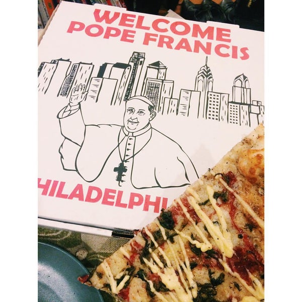9/18/2015 tarihinde Vivian N.ziyaretçi tarafından Pizza Brain'de çekilen fotoğraf