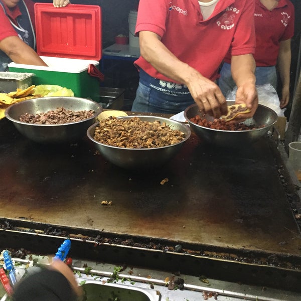 Foto tirada no(a) Tacos Chapultepec por Antonio T. em 3/8/2015