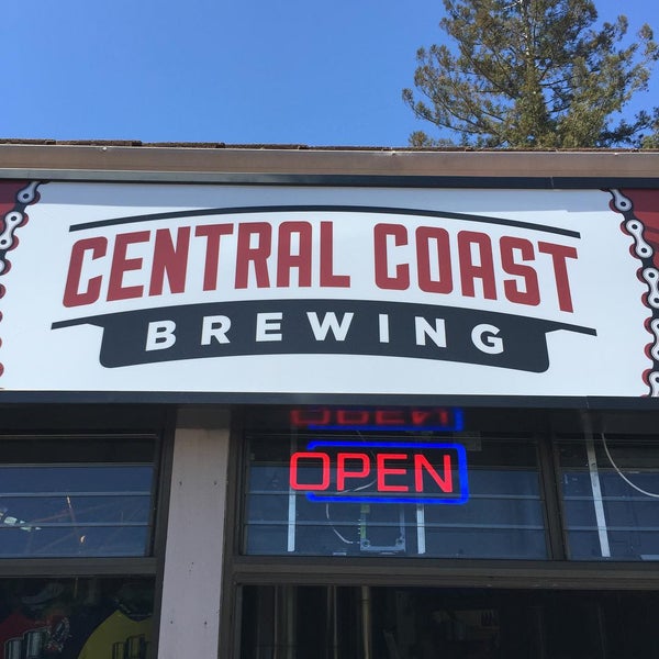 Foto tirada no(a) Central Coast Brewing por Lonny R. em 8/15/2015