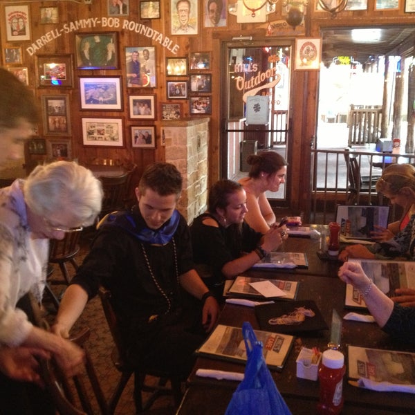 5/11/2013 tarihinde Alberto B.ziyaretçi tarafından Hill&#39;s Cafe'de çekilen fotoğraf