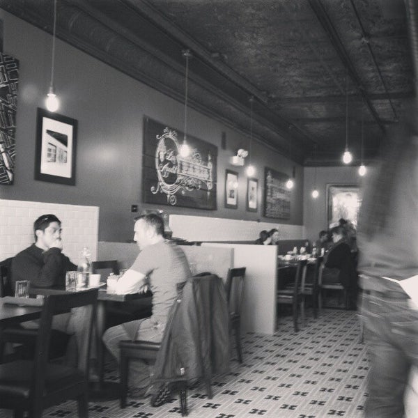 2/24/2013 tarihinde ludwig d.ziyaretçi tarafından Brasserie 54'de çekilen fotoğraf