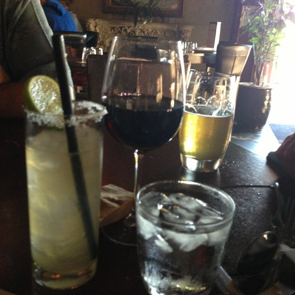 8/26/2013 tarihinde Micheleziyaretçi tarafından Red Table Restaurant Huntington Beach'de çekilen fotoğraf