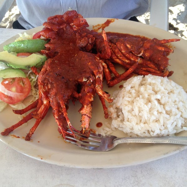 Photo taken at Restaurante Mangos Puerto Escondido by Efron on 1/9/2013