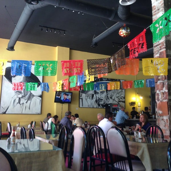 Das Foto wurde bei Ensenada Restaurant and Bar von Greg D. am 8/29/2013 aufgenommen
