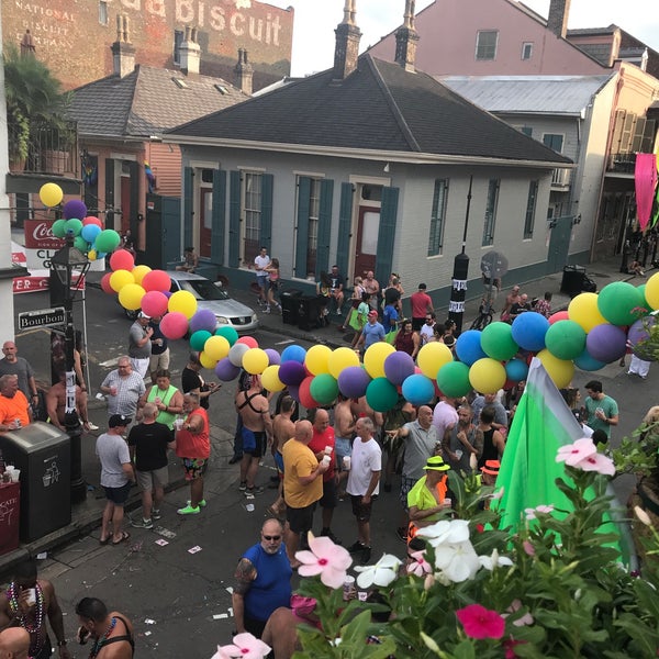 Das Foto wurde bei Cafe Lafitte In Exile von Greg D. am 9/3/2017 aufgenommen