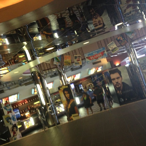 Regency Granada Hills 9 Movie Theater in Granada Hills