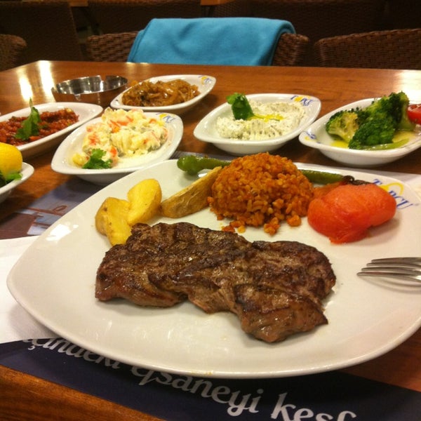 Photo taken at Topçu Restaurant by Oğuz on 12/27/2012