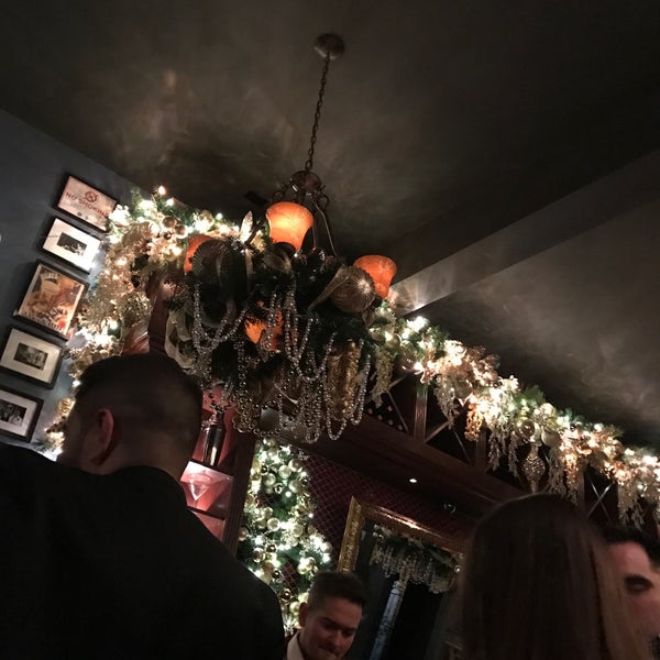 1/2/2017にRob M.がMarty&#39;s Martini Barで撮った写真
