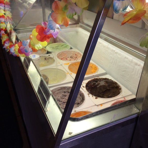 5/22/2016에 Rob M.님이 George&#39;s Ice Cream &amp; Sweets에서 찍은 사진