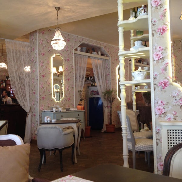 Das Foto wurde bei Cafe Provence von Lena am 5/1/2013 aufgenommen
