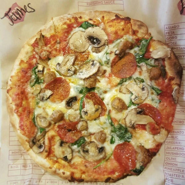 1/27/2016 tarihinde James B.ziyaretçi tarafından MOD Pizza'de çekilen fotoğraf